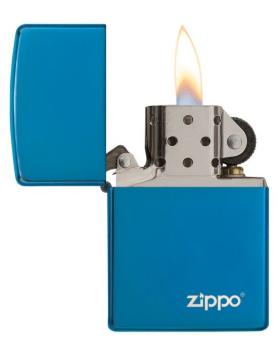 Zippo aansteker Saphhire with Logo open met vlam