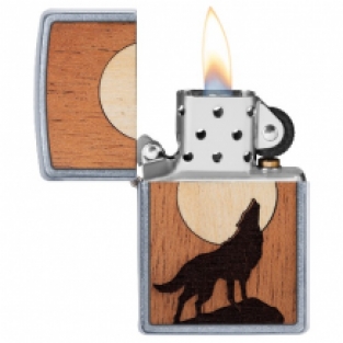 Zippo aansteker Woodchuck Howling Wolf open